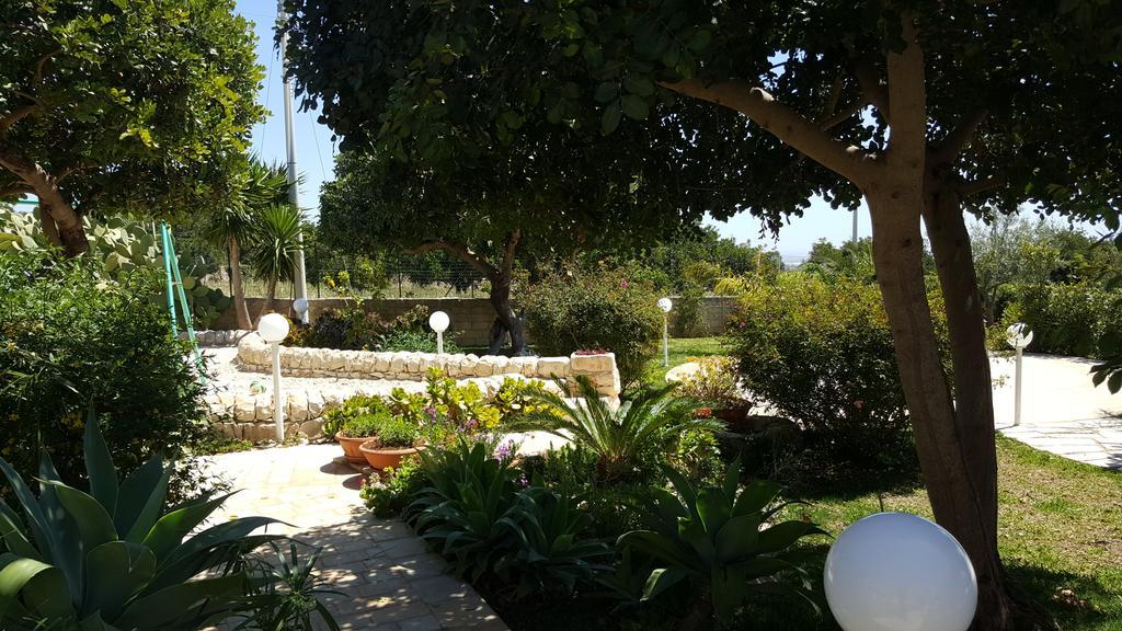 Alla Corte Di Nonna Maria Villa Pozzallo Kültér fotó
