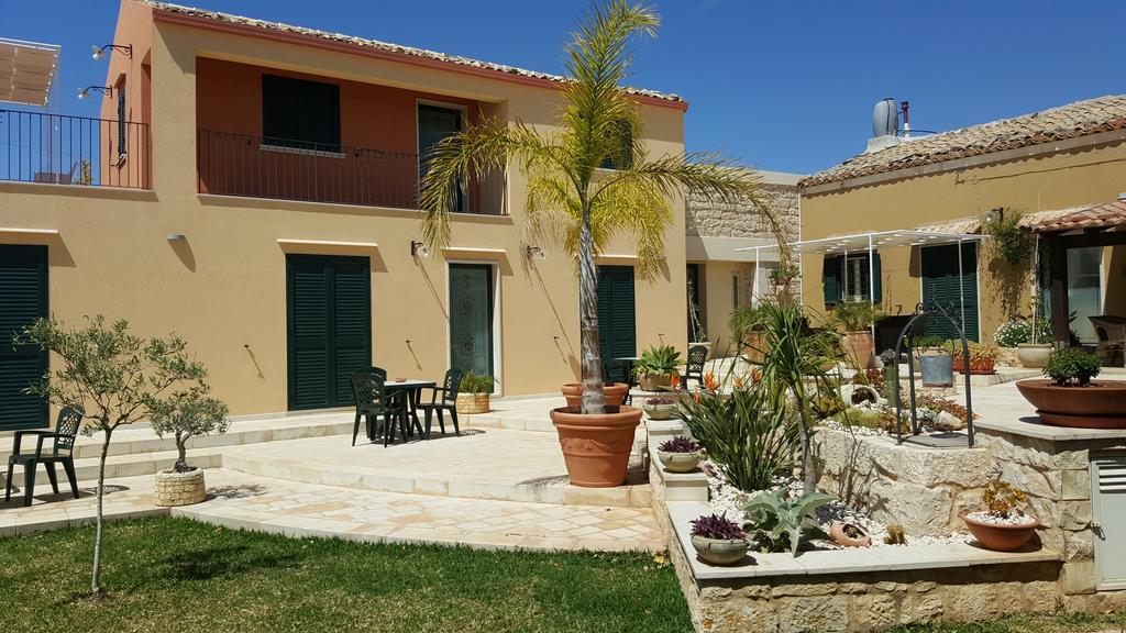 Alla Corte Di Nonna Maria Villa Pozzallo Kültér fotó