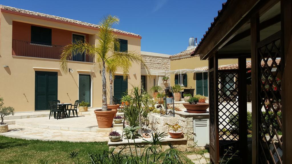 Alla Corte Di Nonna Maria Villa Pozzallo Kültér fotó