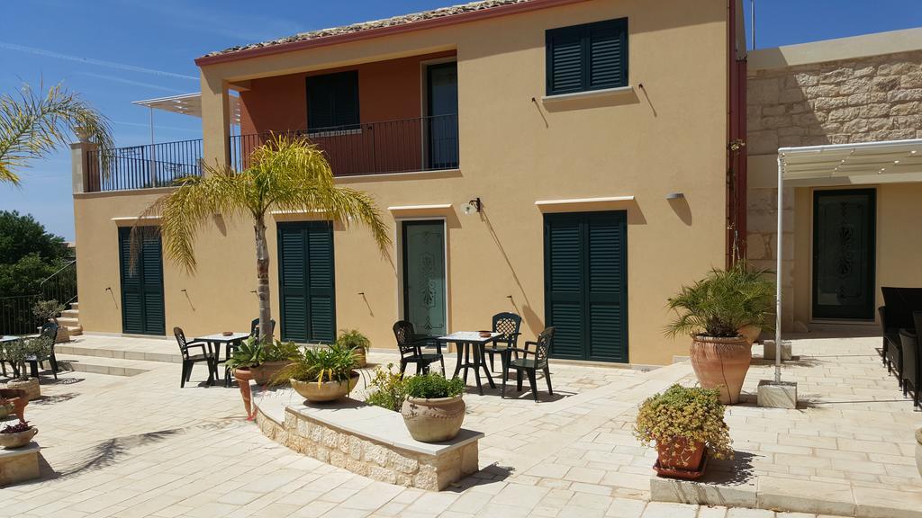 Alla Corte Di Nonna Maria Villa Pozzallo Kültér fotó
