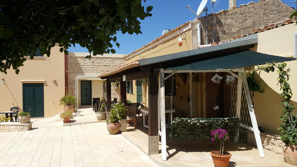 Alla Corte Di Nonna Maria Villa Pozzallo Kültér fotó