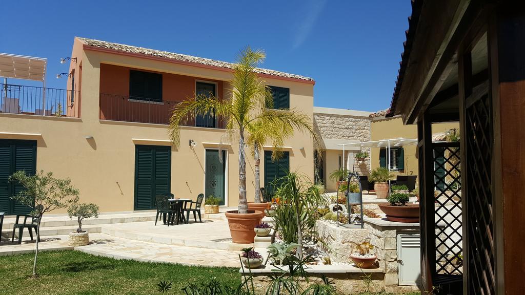 Alla Corte Di Nonna Maria Villa Pozzallo Kültér fotó